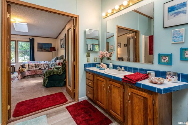 375 Lakota Way, Carbondale, IL 62902