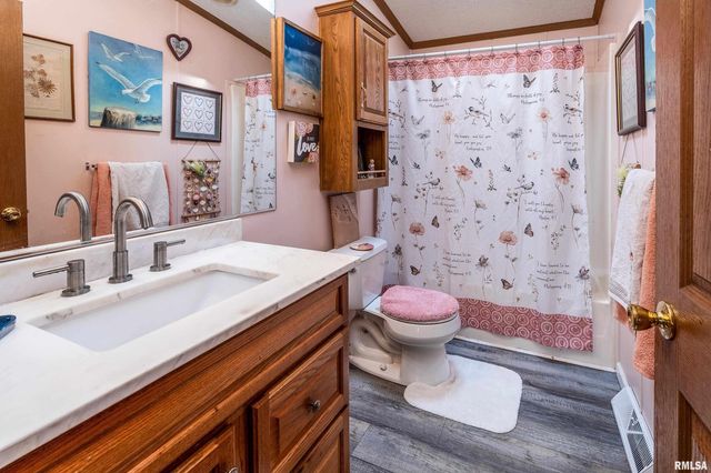 375 Lakota Way, Carbondale, IL 62902