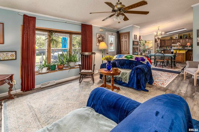 375 Lakota Way, Carbondale, IL 62902