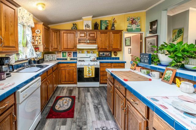 375 Lakota Way, Carbondale, IL 62902