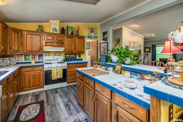 375 Lakota Way, Carbondale, IL 62902