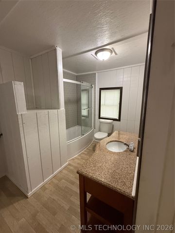 1202 W Division Street, Henryetta, OK 74437