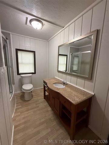 1202 W Division Street, Henryetta, OK 74437
