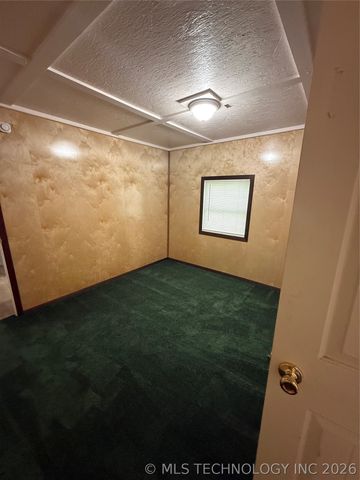 1202 W Division Street, Henryetta, OK 74437