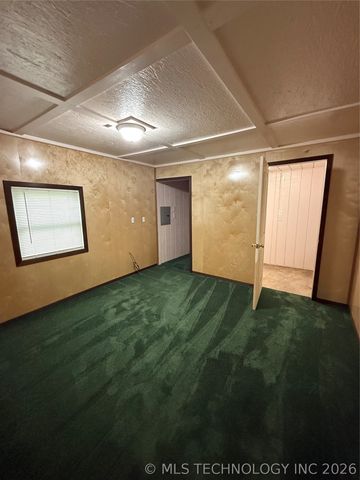 1202 W Division Street, Henryetta, OK 74437
