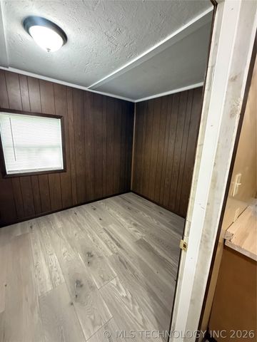 1202 W Division Street, Henryetta, OK 74437