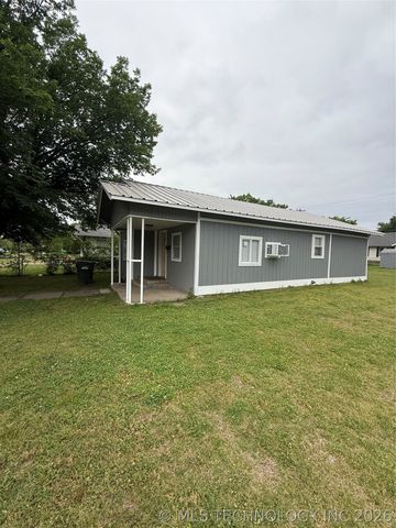 1202 W Division Street, Henryetta, OK 74437