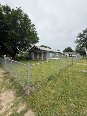 1202 W Division Street, Henryetta, OK 74437