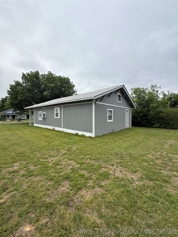 1202 W Division Street, Henryetta, OK 74437