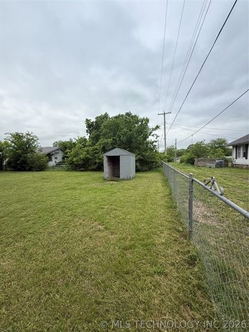 1202 W Division Street, Henryetta, OK 74437