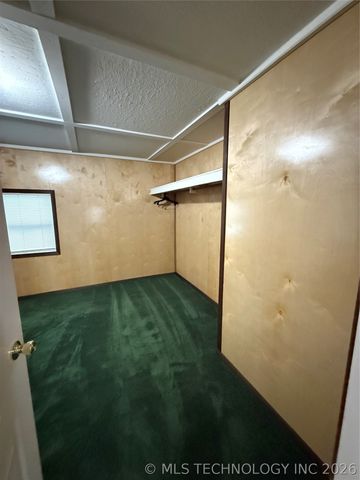 1202 W Division Street, Henryetta, OK 74437