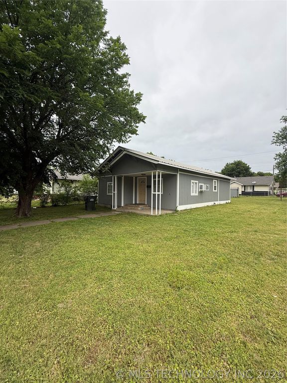1202 W Division Street, Henryetta, OK 74437