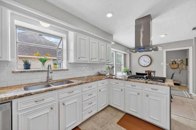 1602 S Hearthside Drive, Richmond, TX 77406
