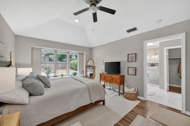 1602 S Hearthside Drive, Richmond, TX 77406