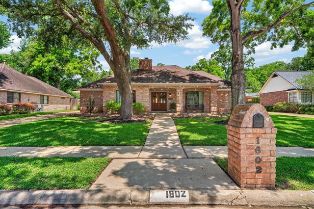 1602 S Hearthside Drive, Richmond, TX 77406