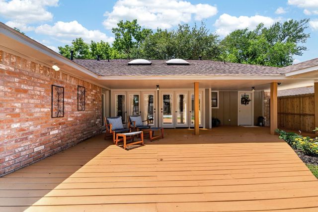 1602 S Hearthside Drive, Richmond, TX 77406