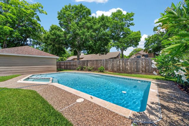 1602 S Hearthside Drive, Richmond, TX 77406
