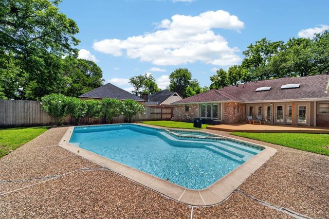 1602 S Hearthside Drive, Richmond, TX 77406