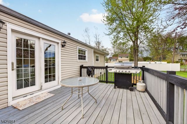 16 Devonshire Ter, Mount Olive Twp., NJ 07836