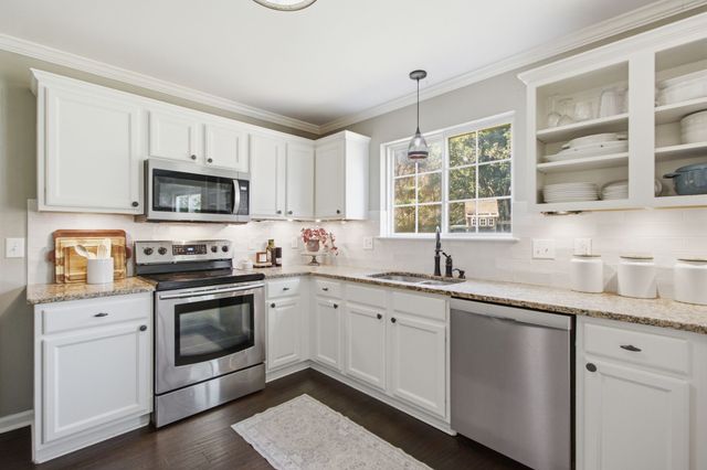 2923 Burtonwood Dr, Spring Hill, TN 37174