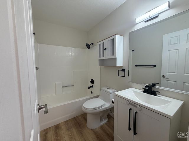 2004 Ocean View Drive, Bakersfield, CA 93307