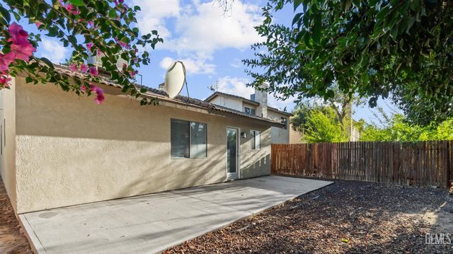 2004 Ocean View Drive, Bakersfield, CA 93307