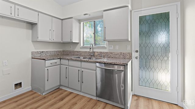 2004 Ocean View Drive, Bakersfield, CA 93307