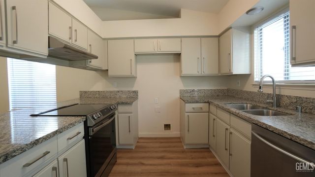 2004 Ocean View Drive, Bakersfield, CA 93307
