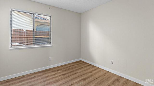 2004 Ocean View Drive, Bakersfield, CA 93307