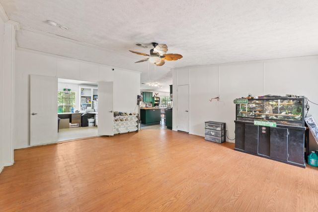 216 SQUIRREL RUN, Paige, TX 78659