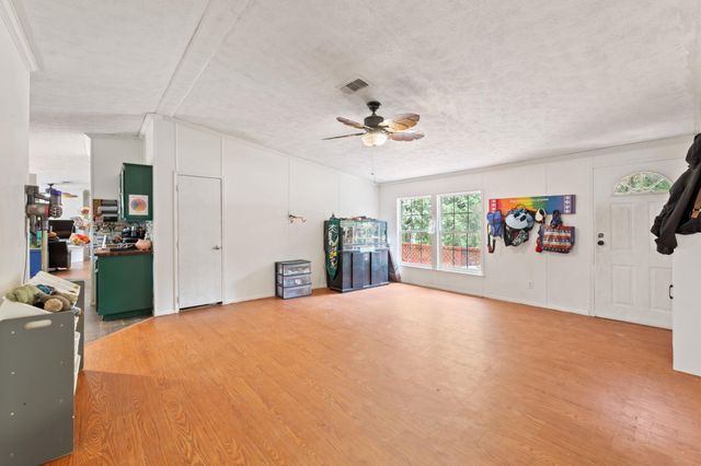 216 SQUIRREL RUN, Paige, TX 78659
