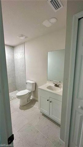 217 Cape Coral PKWY W, Cape Coral, FL 33914