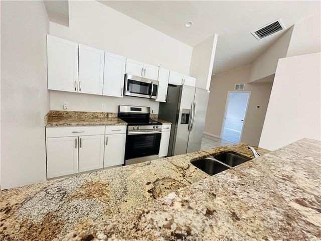 217 Cape Coral PKWY W, Cape Coral, FL 33914