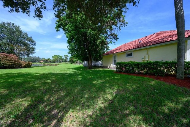 2606 Bedford Mews Dr, Wellington, FL 33414