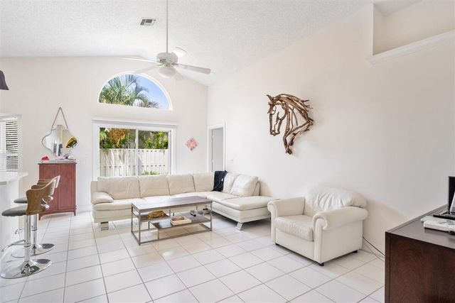 2606 Bedford Mews Dr, Wellington, FL 33414