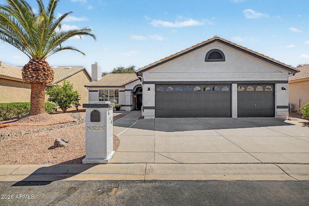 9525 E CHAMPAGNE Drive, Sun Lakes, AZ 85248 — exterior