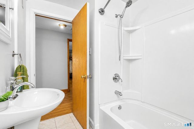 707 Oronoke Road, Waterbury, CT 06708