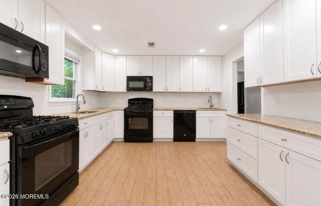 1000 Waldorf Terrace, Lakewood, NJ 08701