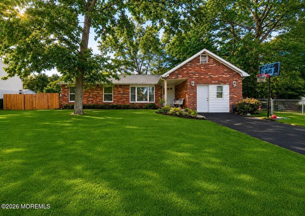 1000 Waldorf Terrace, Lakewood, NJ 08701