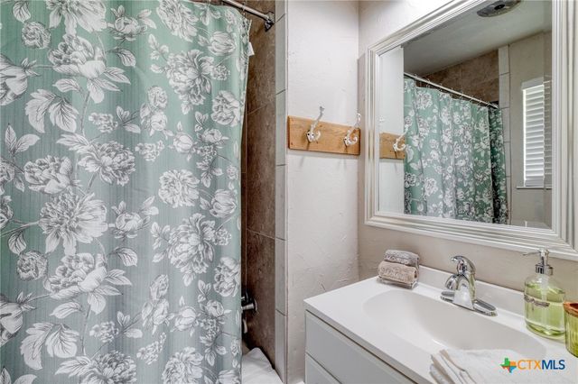 104 Matthews Circle, Liberty Hill, TX 78642