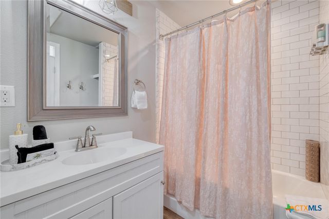 104 Matthews Circle, Liberty Hill, TX 78642