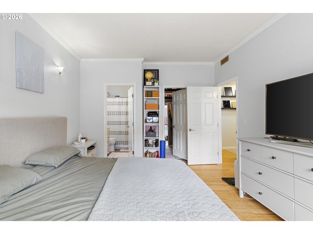 4320 S CORBETT Ave 102, Portland, OR 97239