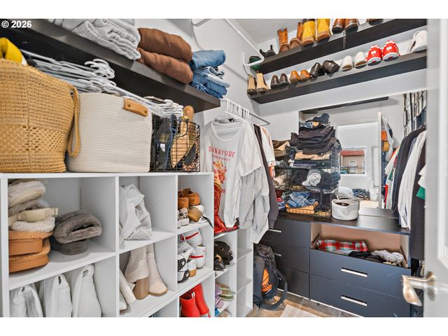 4320 S CORBETT Ave 102, Portland, OR 97239