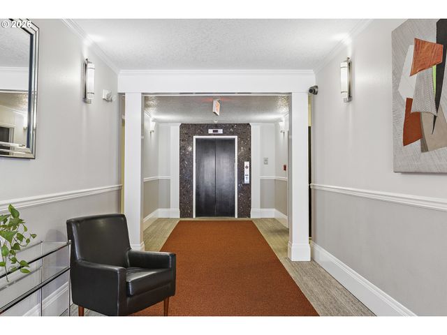 4320 S CORBETT Ave 102, Portland, OR 97239