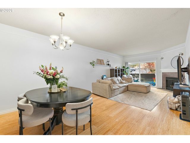 4320 S CORBETT Ave 102, Portland, OR 97239