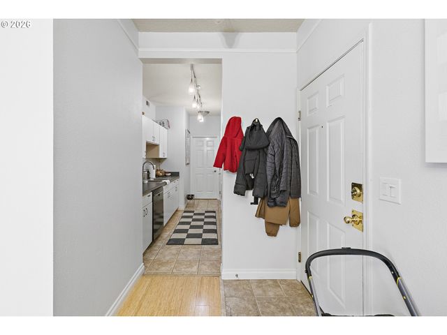 4320 S CORBETT Ave 102, Portland, OR 97239