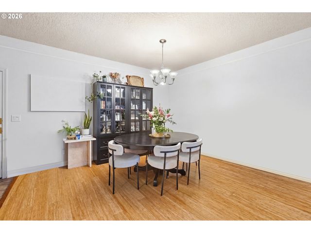 4320 S CORBETT Ave 102, Portland, OR 97239
