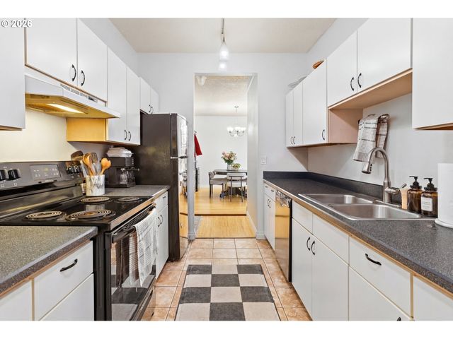 4320 S CORBETT Ave 102, Portland, OR 97239