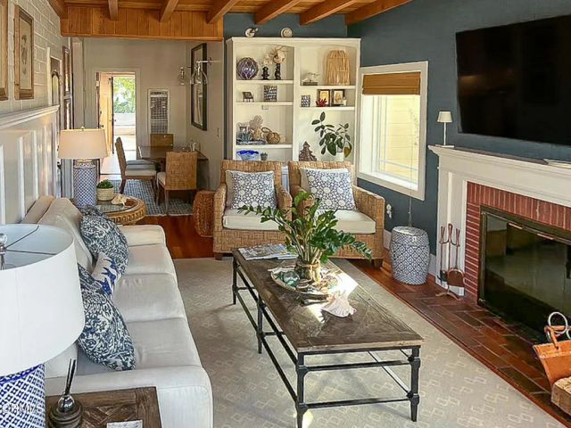 1140 Cornwall Lane, Ventura, CA 93001