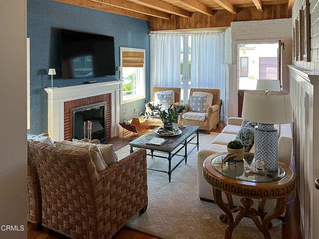 1140 Cornwall Lane, Ventura, CA 93001